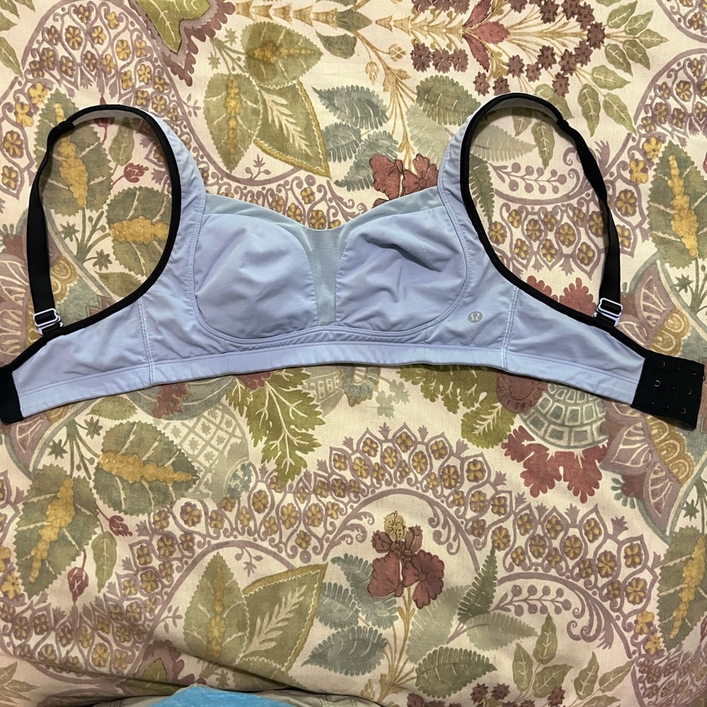3/25 Lululemon Tata Tamer Size 32D